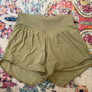 Lululemon Nulu Mesh Yoga Short 3.5